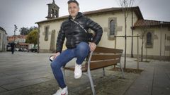 Xo�n Ventura, el cura que tras pasar por m�s parroquias, recal� en San L�zaro en el 2008, reconoce disfrutar del barrio. �Me gusta tomar caf� e ir aqu� a la tienda. Soy tambi�n socio del Amio�, apunta con una sonrisa. Hasta la zona se traslada a pie: �Adoro caminar por Santiago. Es mi vicio�  