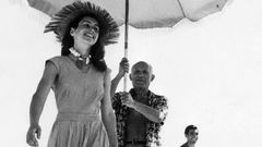 Retrato de Fran�oise Gilot y Picasso realizado por Robert Capa en 1948 que ilustra la portada de la edici�n espa�ola del libro de Gilot �Vida con Picasso� (Elba, 2010).