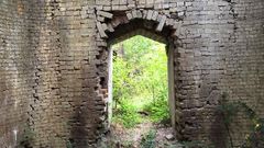 Ruinas de la antigua f�brica de tejas de O Bali�o, situada en la capital municipal