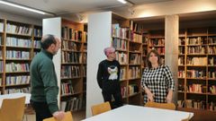La alcaldesa de Allariz en la reapertura de la biblioteca del municipio