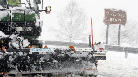 Quitanieves en el Alto do Faro