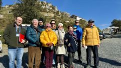 En el Pico Sacro, Joaqu�n Rubal, Juan Via�o, David Formoso, Vita da Cu�a, Ana Franqueira, Carmen Santasmarinas, Pili Places, Mari Carmen Lema, Ramiro Espasand�n y Germ�n Diz (de izquierda a derecha).