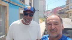 El antiguo jugador de la NBA Audie Norris paseó por Carnota