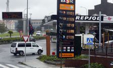 La gasolinera de la avenida do Cruceiro da Coru�a exped�a ayer gasoil a 1,109 euros. 