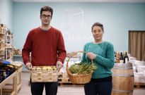 Tamara e David abriron a tenda na r�a Pena Corneira da capital ourens� o pasado xu�o. 