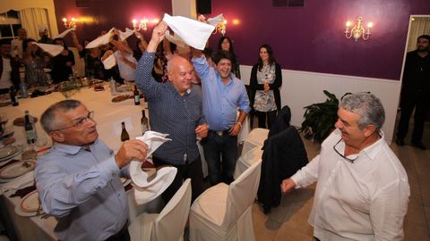 CENA JUBILACION DE ANTONIO TUBIO PI?EIRO JEFE DE LA POLICIA LOCAL DE RIANXO, MANEIRO, DESPUES DE 37 A?OS AL FRENTE EN EL PUESTO DE RIANXO