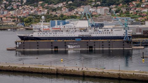 El barco, en las gradas de Teis