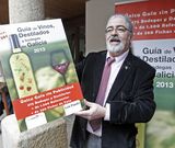 Luis Paad�n, en una presentaci�n de su gu�a en el Centro do Vi�o da Ribeira Sacra. 