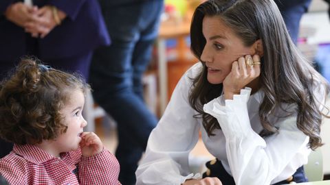 La reina Letizia, durante el acto del inicio del curso escolar este jueves en su antiguo colegio, La Gesta, en Oviedo