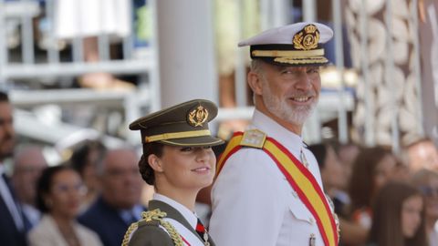 Felipe VI y la princesa Leonor, juntos en la Escuela Naval de Marn