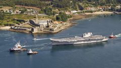 Imagen de agosto de 2017 cuando el Pr�ncipe de Asturias era remolcado saliendo de la r�a de Ferrol