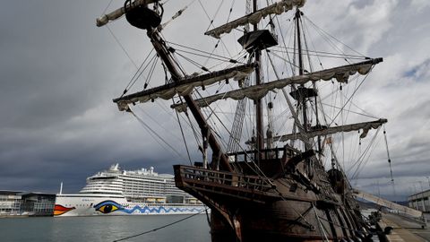 El galen Andaluca, que ayer coincidi en el puerto con el trasatlntico Aida, podr ser visitado hasta este domingo en el muelle de Calvo Sotelo, reabierto a los ciudadanos