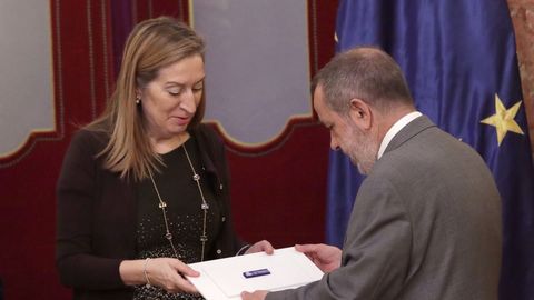 El Defensor del Pueblo en funciones, Francisco Fern�ndez Marugan, entrega el informe anual de su instituci�n a la presidencia del Congreso