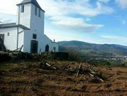 Rastros de los trabajos realizados junto a la iglesia de A Ermida