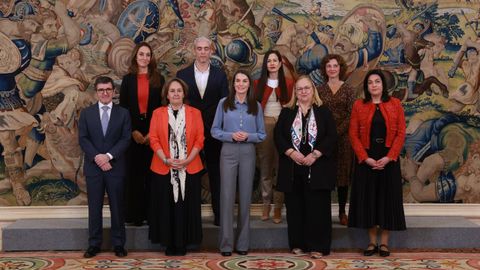 La reina Letizia recibi� en audiencia a una representaci�n de la fundaci�n Occident y a los galardonados de la s�ptima edici�n de los Premios a la Investigaci�n Jes�s Serra, entre ellos la ribeirense Ana Bel�n Crujeiras

