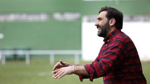 Javi Chinch�n, entrenador del CD Alfoz.