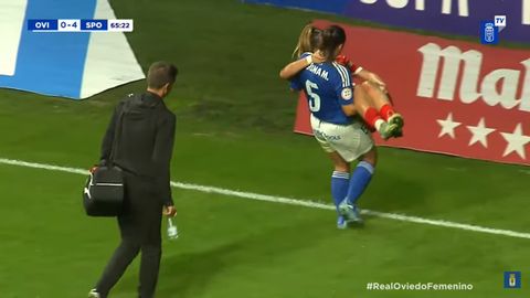 Marina Martn saca del campo a la jugadora del Sporting en el ltimo derbi