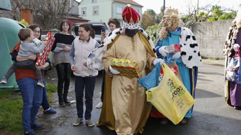 Los Reyes Magos recorren Entrecruces. Salida del lugar de Vilela