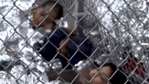 Gritos de dolor de los ni�os separados de sus padres en la frontera entre M�xico y EEUU.