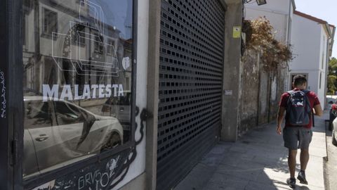 Entrada de la sala Malatesta, cerrada ayer a cal y canto