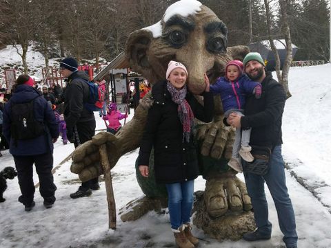 Pablo rey con su mujer Patricia y su hija Olivia en Noruega. 