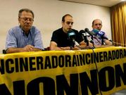 Representantes de las plataformas ayer en O Carballi�o.