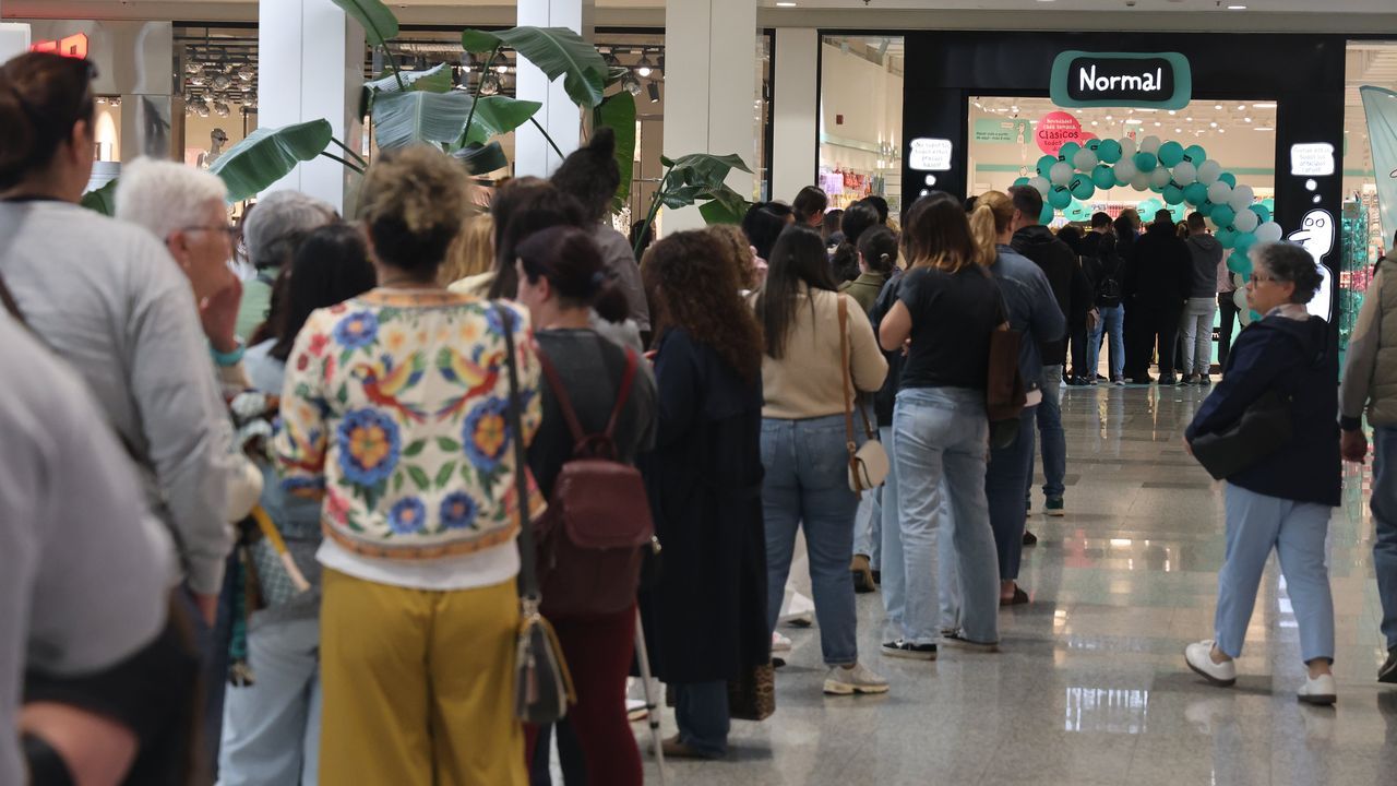 Normal desembarca en Odeón con una apertura multitudinaria