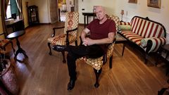 El estadounidense Tad Williams durante la entrevista concedida a Efe con motivo de su participaci�n en el Festival de Terror, Fantas�a y Ciencia Ficci�n �Celsius 232� de Avil�s.