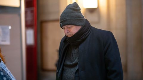 El cineasta franc�s Christophe Ruggia a su entrada en el juicio por agresiones sexuales.