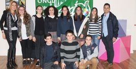 Alumnos de 3� de la ESO de los Maristas inauguraron una exposici�n de fotograf�as con fines ben�ficos en The Style Outlets de Culleredo.