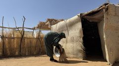 Una mujer en el campamento de M�dicos sin Fronteras de Daba Naira, Tawila, Darfur del Norte, Sud�n. El 20 % de las supervivientes de violencia sexual en la regi�n sudanesa de Darfur (oeste) son menores de edad, cifra que se eleva al 27 % en el caso del pueblo de Tawila, en Darfur del Norte, seg�n los datos de esta oeneg�