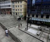 Sobre el antiguo d�dalo de calles malditas se levanta hoy una plaza y la terraza de O?Delito. 