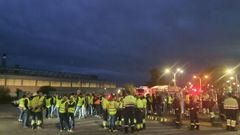 La protesta tuvo lugar en la portera de la factora aluminera entre las seis y las nueve de la maana de este mircoles
