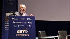 El rector de la Universidad de Oviedo, durante su intervenci�n en Pamplona.