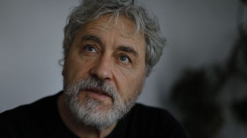 Manuel Rivas v�n de publicar �O que fica f�ra�. 