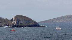 La Salvamar Alioth y el Nuevo Richard entrando en la r�a de Viveiro, minutos despu�s de las dos de la tarde de este lunes