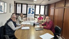 A la reunin acudieron representantes de la Deputacin, la Asociacin de Empresarios de Ribeira y del Concello.