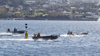 Imagen de archivo de marisqueo a flote en la r�a de Ferrol