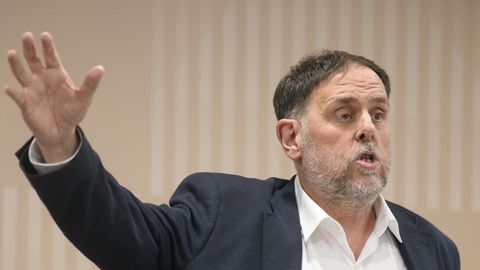 El presidente de ERC, Oriol Junqueras, interviene en la reuni&oacute;n del consejo nacional de los republicanos, en Barcelona.