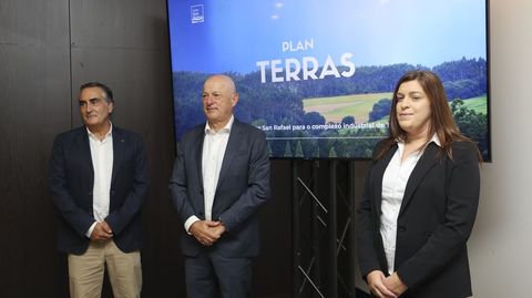De izquierda a derecha Fernando Riopa, Alberto Lavandeira y Dania Pensado en la presentaci&oacute;n del plan social Terras de Cobre San Rafael