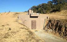 Este b�nker se construy� aprovechando el desnivel de una peque�a loma anexa a una propiedad.