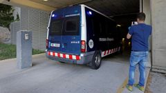 El furg�n policial que traslad� este martes a los acusados al juzgado 