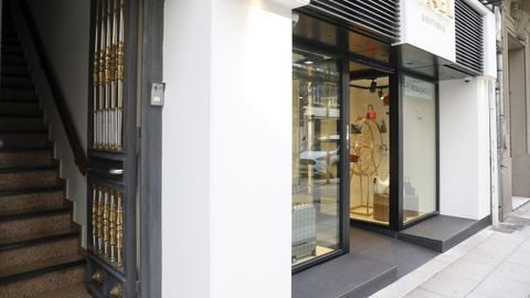 La entrada de la sede de Uni�n de Artesanos, a cuyas oficinas solo se puede acceder a trav�s de una empinada escalera