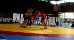 Noelia Lal�n (azul) ante la alemana Francy ayer en Polonia. 