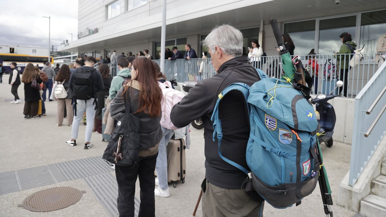 Un corte de trenes sin imprevistos en A Coruña: «En la web ya avisaban de que una parte del trayecto sería en autobús»
