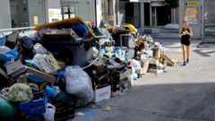 Imagen del primer da de huelga indefinida de la basura en A Corua. Cuatro Caminos