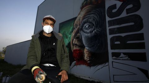 Diego As, elaborando el grafiti este sábado con el que ganó el premio nacional