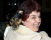 Esta profesora de Ortigueira no se separa de su perrita.