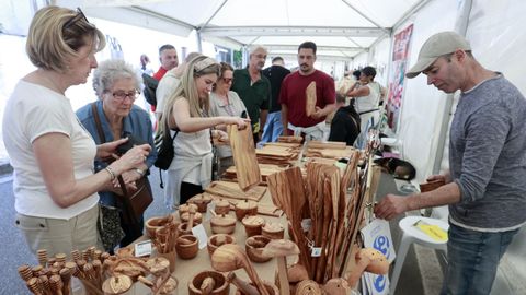 Las calles de Outeiro se llenan de puestos de artesanos en este da