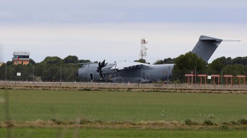 Uno de los aviones que despegaron con direccin a Polonia, a punto de partir